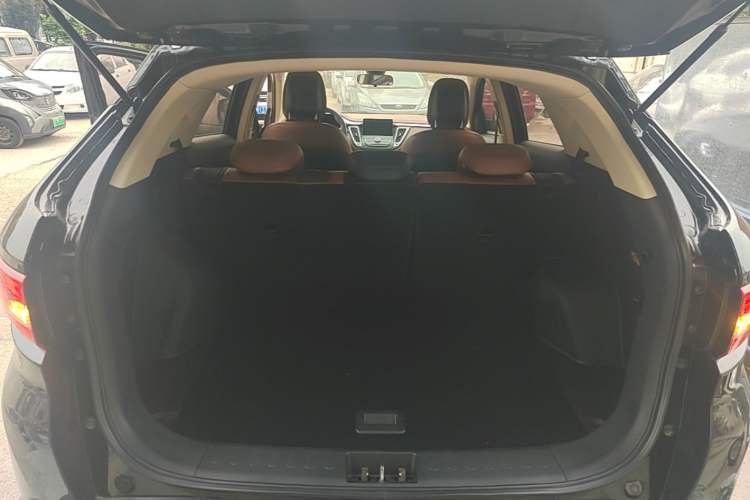 Used Soueast DX7 2016 1.5T Automatic Glory Edition Trunk