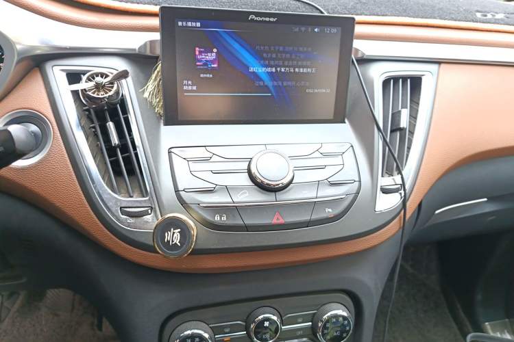Used Soueast DX7 2016 1.5T Manual Triumph Edition Audio And AC Panel