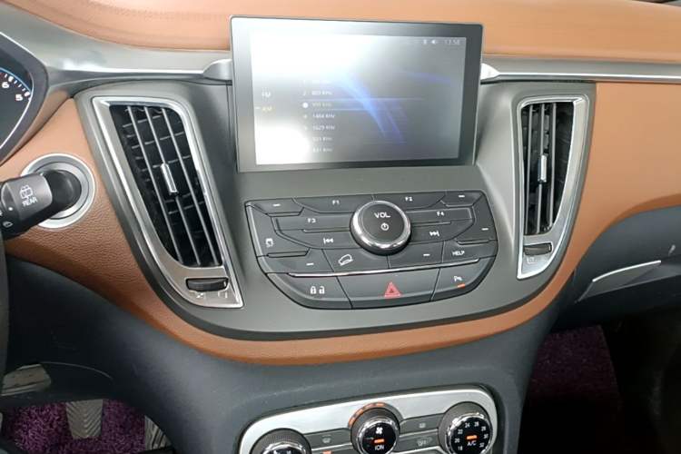 Used Soueast DX7 2016 1.5T Manual Triumph Edition Audio And AC Panel