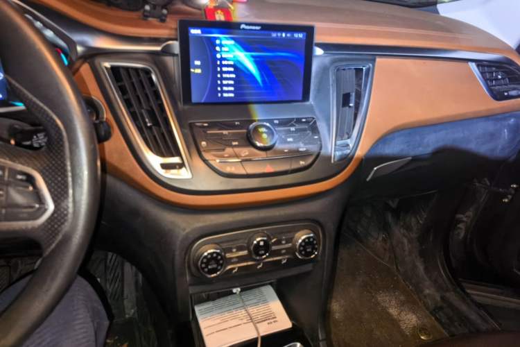 Used Soueast DX7 2016 1.5T Manual Triumph Edition Audio And AC Panel