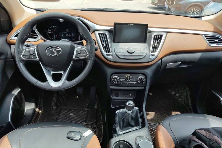 Used Soueast DX7 2016 1.5T Manual Triumph Edition Center Console