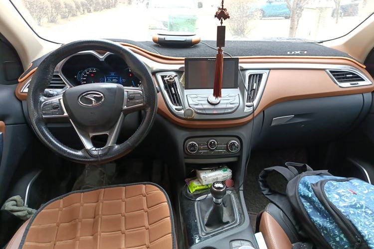 Used Soueast DX7 2016 1.5T Manual Triumph Edition Center Console