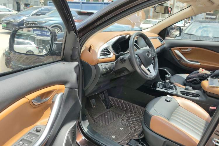 Used Soueast DX7 2016 1.5T Manual Triumph Edition Driver Seat