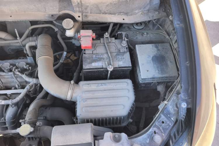 Used Soueast DX7 2016 1.5T Manual Triumph Edition Engine Bay Left