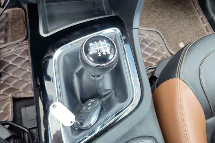 Used Soueast DX7 2016 1.5T Manual Triumph Edition Gear Lever