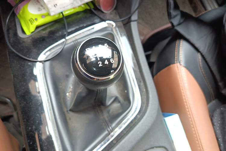 Used Soueast DX7 2016 1.5T Manual Triumph Edition Gear Lever