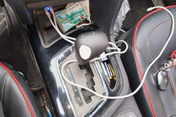 Used Soueast DX7 2016 1.5T Automatic Glory Edition Gear Lever
