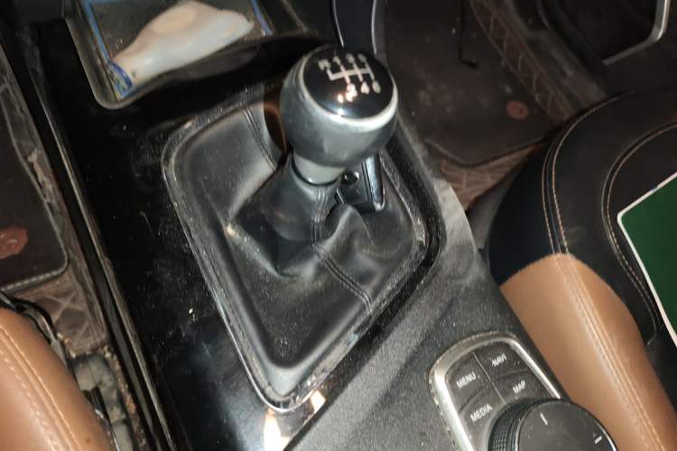 Used Soueast DX7 2016 1.5T Manual Triumph Edition Gear Lever