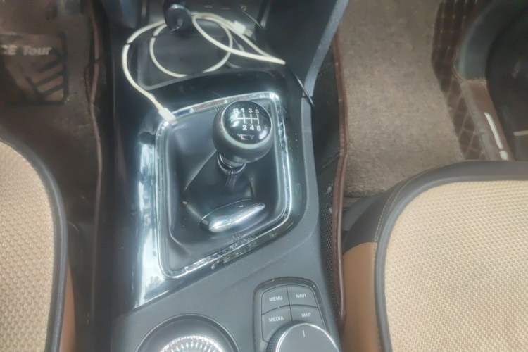 Used Soueast DX7 2016 1.5T Manual Triumph Edition Gear Lever