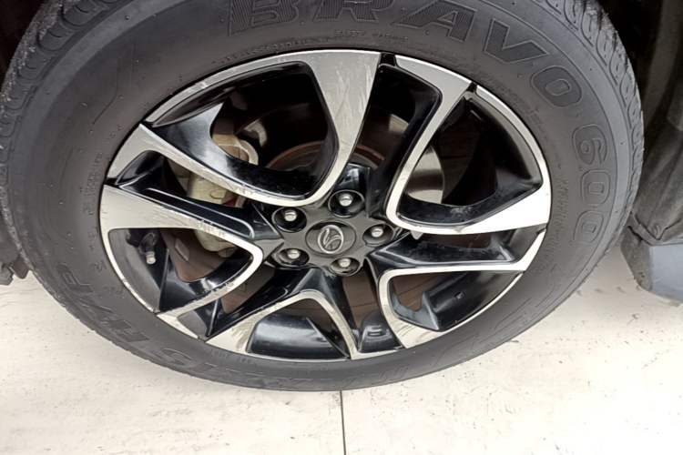 Used Soueast DX7 2016 1.5T Manual Triumph Edition Left Front Wheel Hub