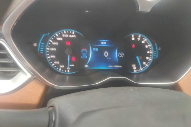 Used Soueast DX7 2016 1.5T Manual Triumph Edition Odometer Close Up