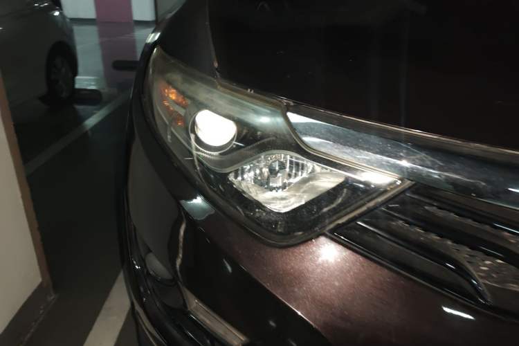 Used Soueast DX7 2016 1.5T Manual Triumph Edition Right Front Headlight