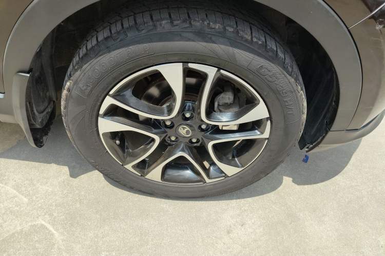 Used Soueast DX7 2016 1.5T Manual Triumph Edition Right Front Wheel Hub