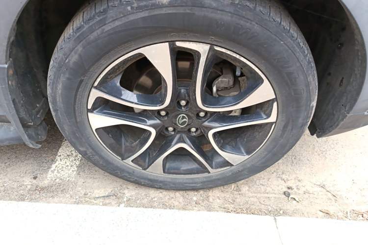 Used Soueast DX7 2016 1.5T Manual Triumph Edition Right Front Wheel Hub