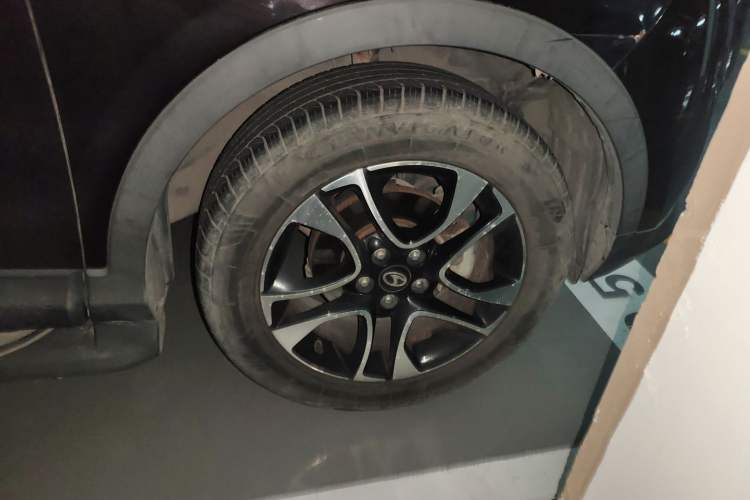 Used Soueast DX7 2016 1.5T Manual Triumph Edition Right Front Wheel Hub