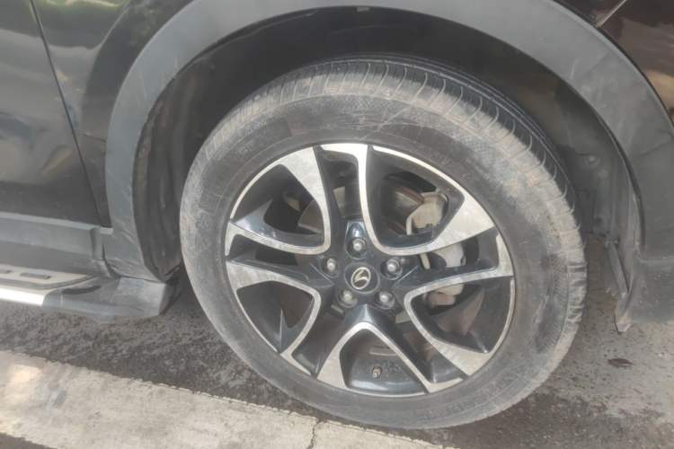 Used Soueast DX7 2016 1.5T Manual Triumph Edition Right Front Wheel Hub