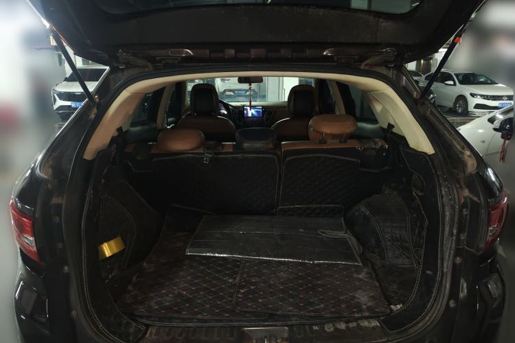Used Soueast DX7 2016 1.5T Manual Triumph Edition Trunk