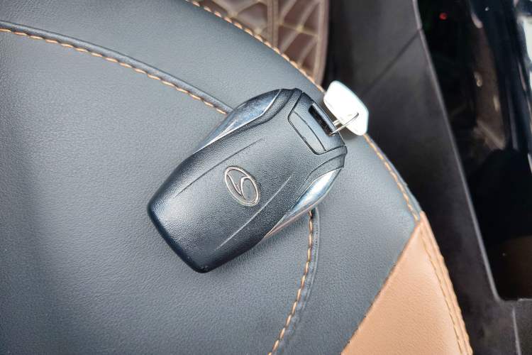 Used Soueast DX7 2016 1.5T Manual Triumph Edition Vehicle Key