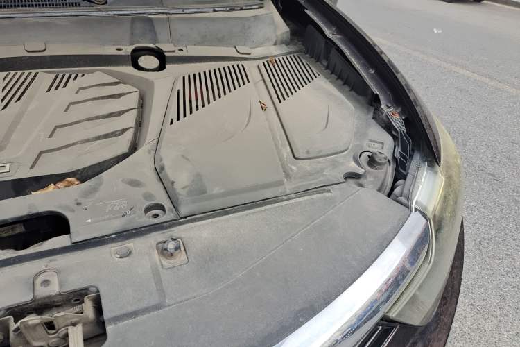 Used Soueast DX7 2016 1.5T Manual Triumph Edition Engine Bay Left