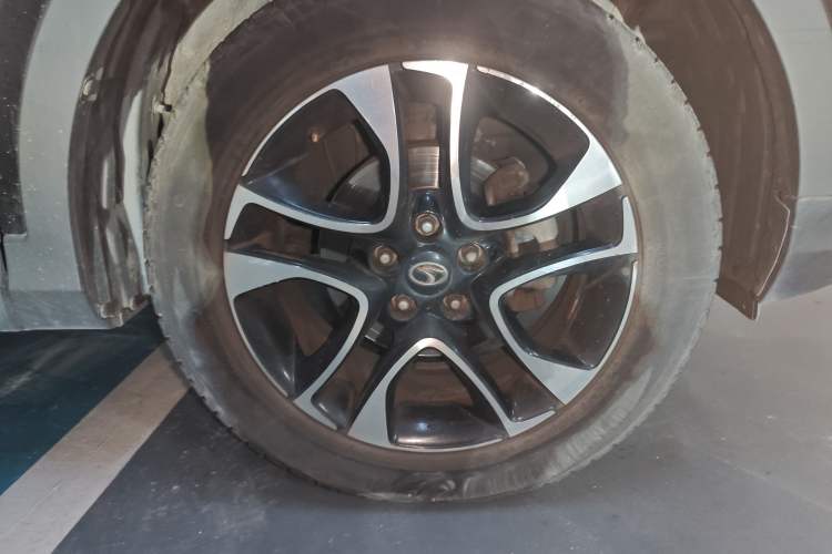 Used Soueast DX7 2016 1.5T Manual Triumph Edition Right Front Wheel Hub