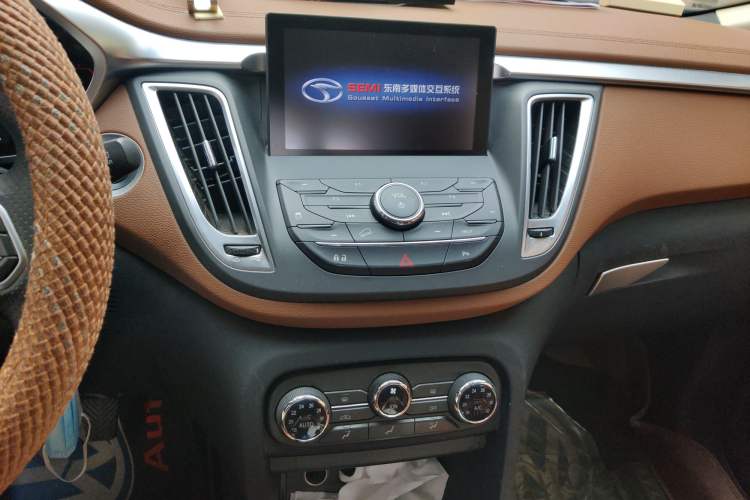Used Soueast DX7 2016 1.5T Manual Triumph Edition Audio And AC Panel