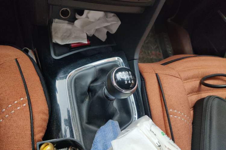 Used Soueast DX7 2016 1.5T Manual Triumph Edition Gear Lever