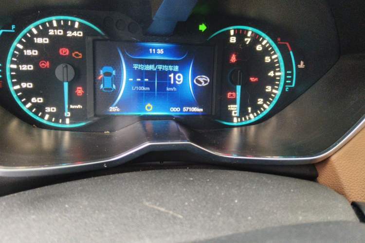 Used Soueast DX7 2016 1.5T Manual Triumph Edition Odometer Close Up