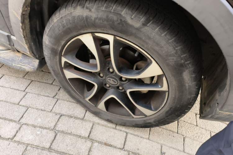 Used Soueast DX7 2016 1.5T Manual Triumph Edition Right Front Wheel Hub