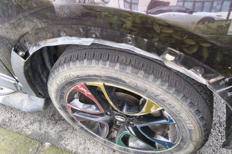 Used Soueast DX7 2016 1.5T Manual Triumph Edition Right Front Wheel Hub