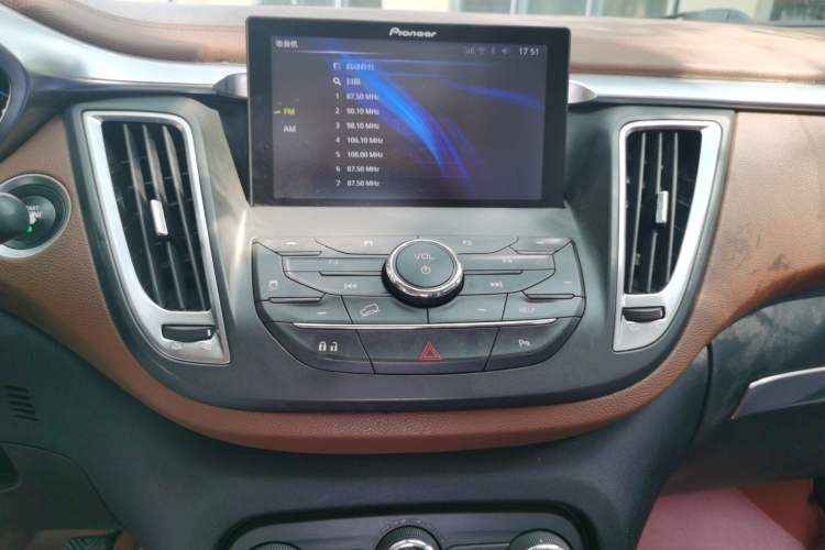 Used Soueast DX7 2016 1.5T Manual Triumph Edition Audio And AC Panel