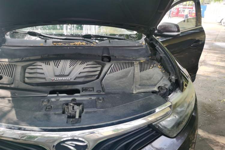 Used Soueast DX7 2016 1.5T Manual Triumph Edition Engine Bay Left