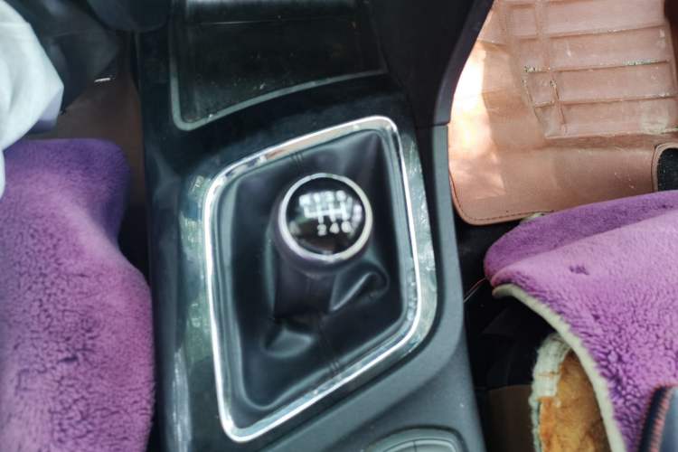 Used Soueast DX7 2016 1.5T Manual Triumph Edition Gear Lever