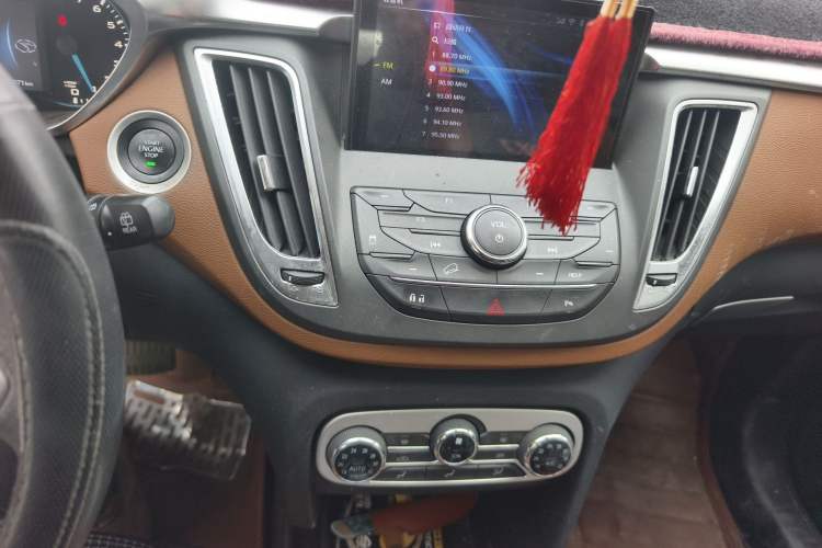Used Soueast DX7 2016 1.5T Automatic Glory Edition Audio And AC Panel