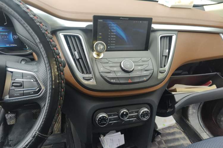 Used Soueast DX7 2016 1.5T Manual Triumph Edition Audio And AC Panel