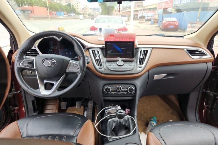 Used Soueast DX7 2016 1.5T Manual Triumph Edition Center Console