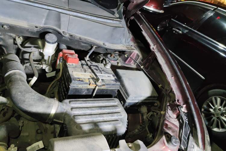 Used Soueast DX7 2016 1.5T Automatic Glory Edition Engine Bay Right
