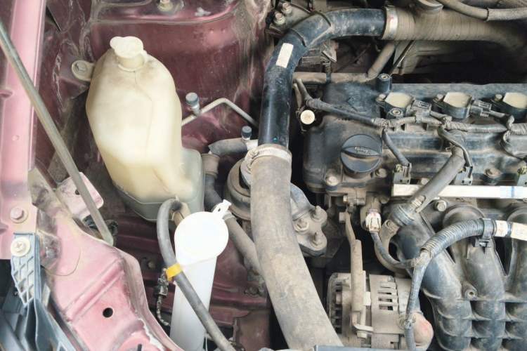 Used Soueast DX7 2016 1.5T Manual Triumph Edition Engine Bay Right