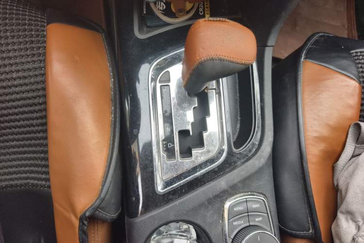 Used Soueast DX7 2016 1.5T Automatic Glory Edition Gear Lever