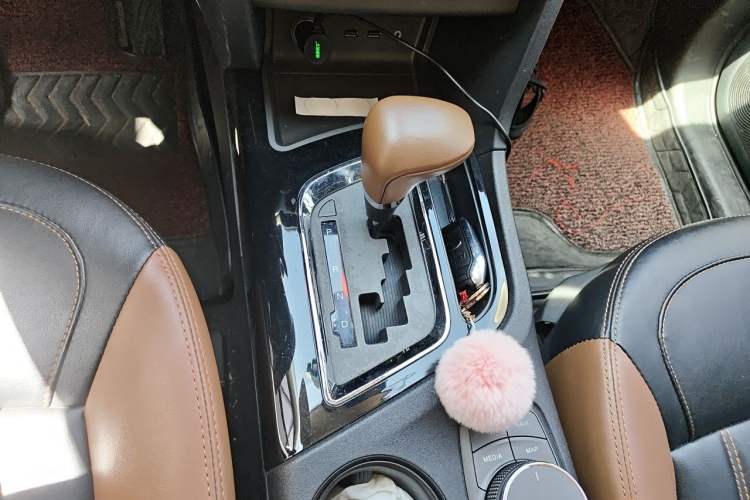 Used Soueast DX7 2016 1.5T Automatic Glory Edition Gear Lever