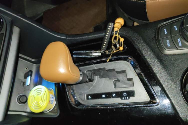 Used Soueast DX7 2016 1.5T Automatic Glory Edition Gear Lever