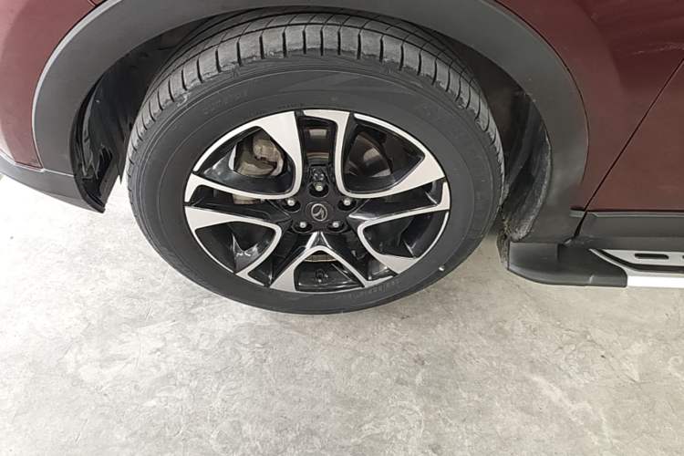 Used Soueast DX7 2016 1.5T Automatic Glory Edition Left Front Wheel Hub