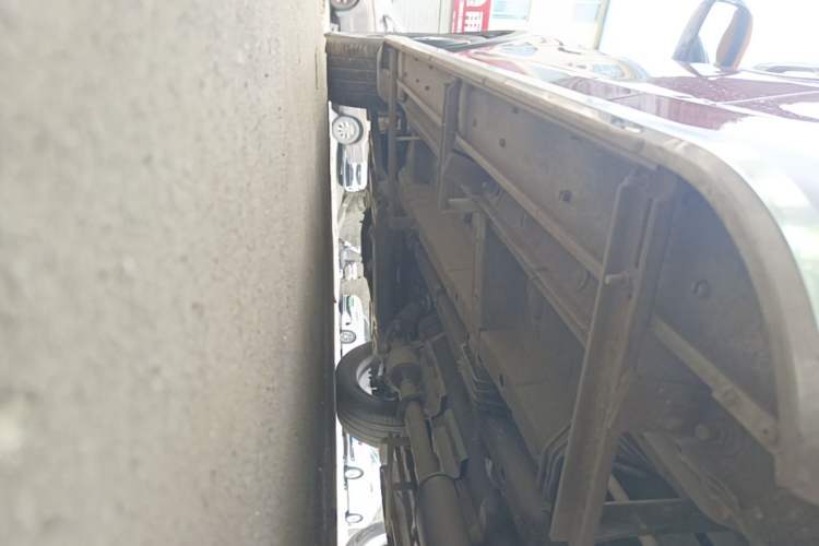 Used Soueast DX7 2016 1.5T Manual Triumph Edition Left Side Sill