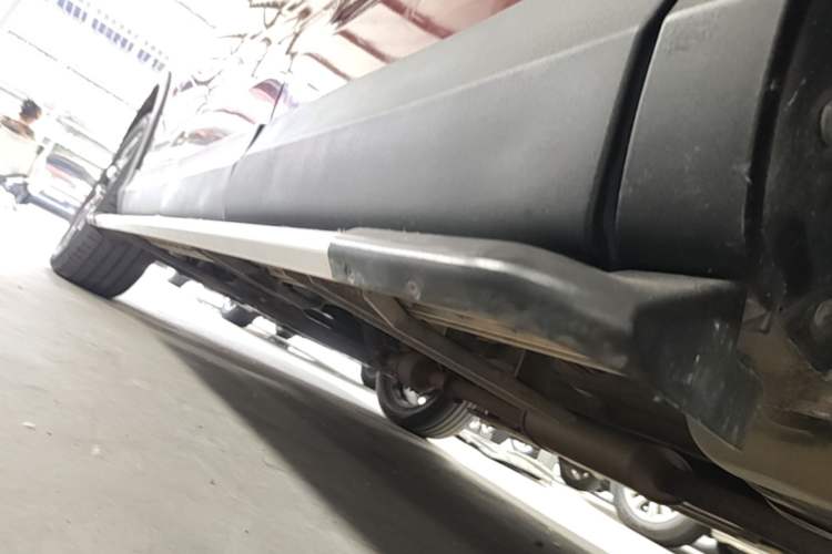 Used Soueast DX7 2016 1.5T Automatic Glory Edition Left Side Sill