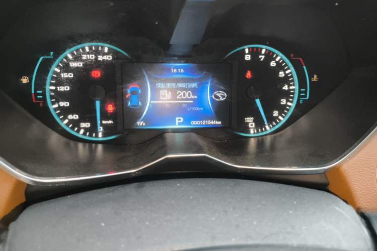 Used Soueast DX7 2016 1.5T Automatic Glory Edition Odometer Close Up