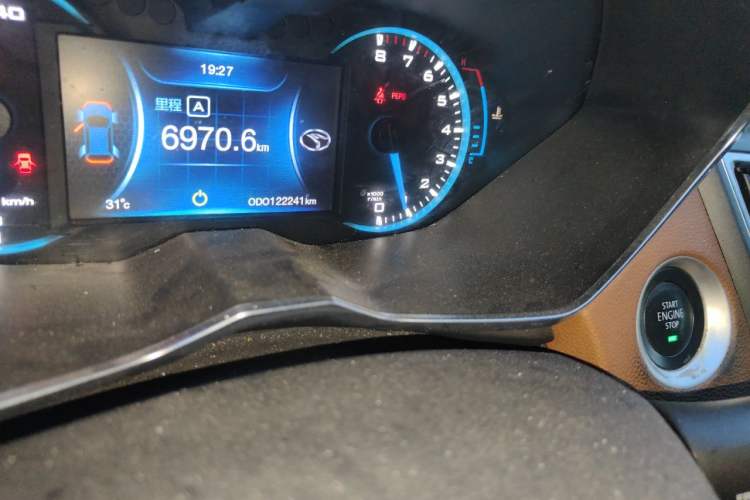 Used Soueast DX7 2016 1.5T Manual Triumph Edition Odometer Close Up