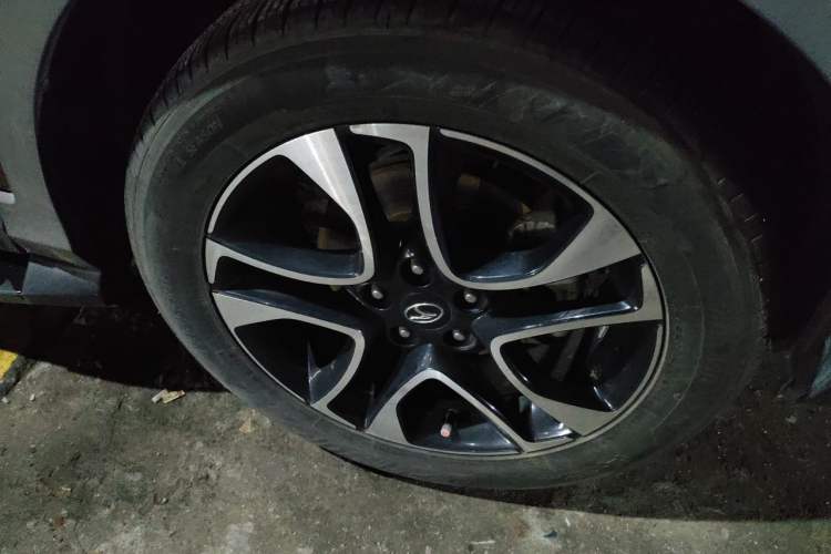 Used Soueast DX7 2016 1.5T Automatic Glory Edition Right Front Wheel Hub