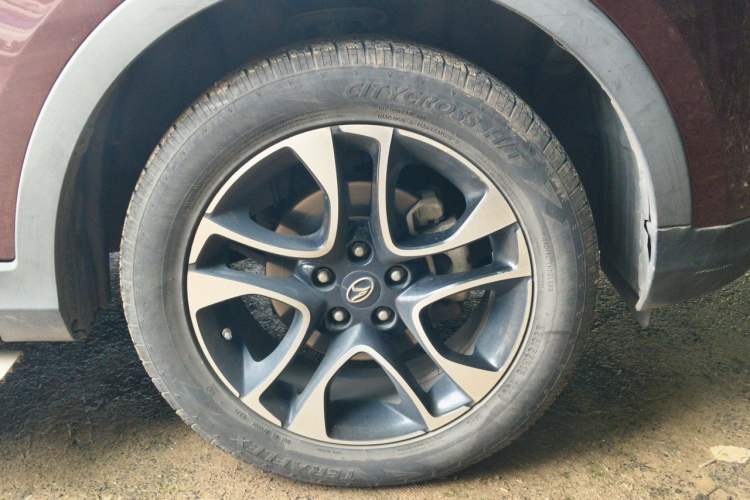 Used Soueast DX7 2016 1.5T Manual Triumph Edition Right Front Wheel Hub