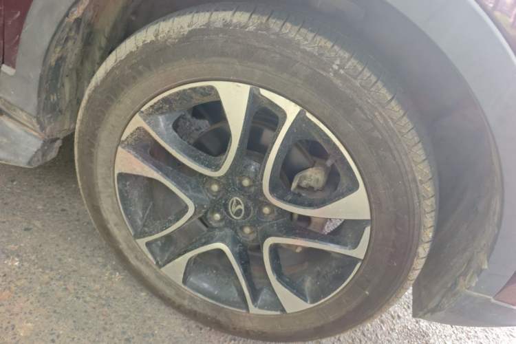 Used Soueast DX7 2016 1.5T Manual Triumph Edition Right Front Wheel Hub