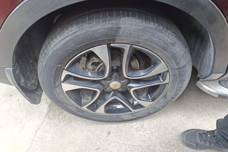 Used Soueast DX7 2016 1.5T Manual Triumph Edition Right Rear Wheel Hub