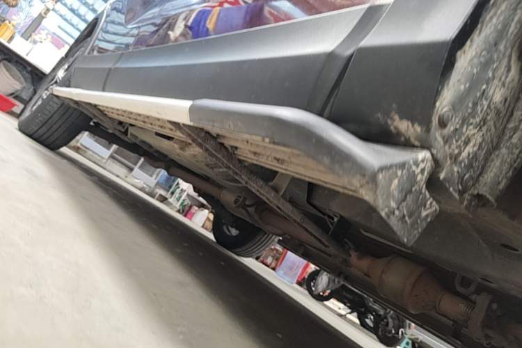 Used Soueast DX7 2016 1.5T Automatic Glory Edition Right Side Sill